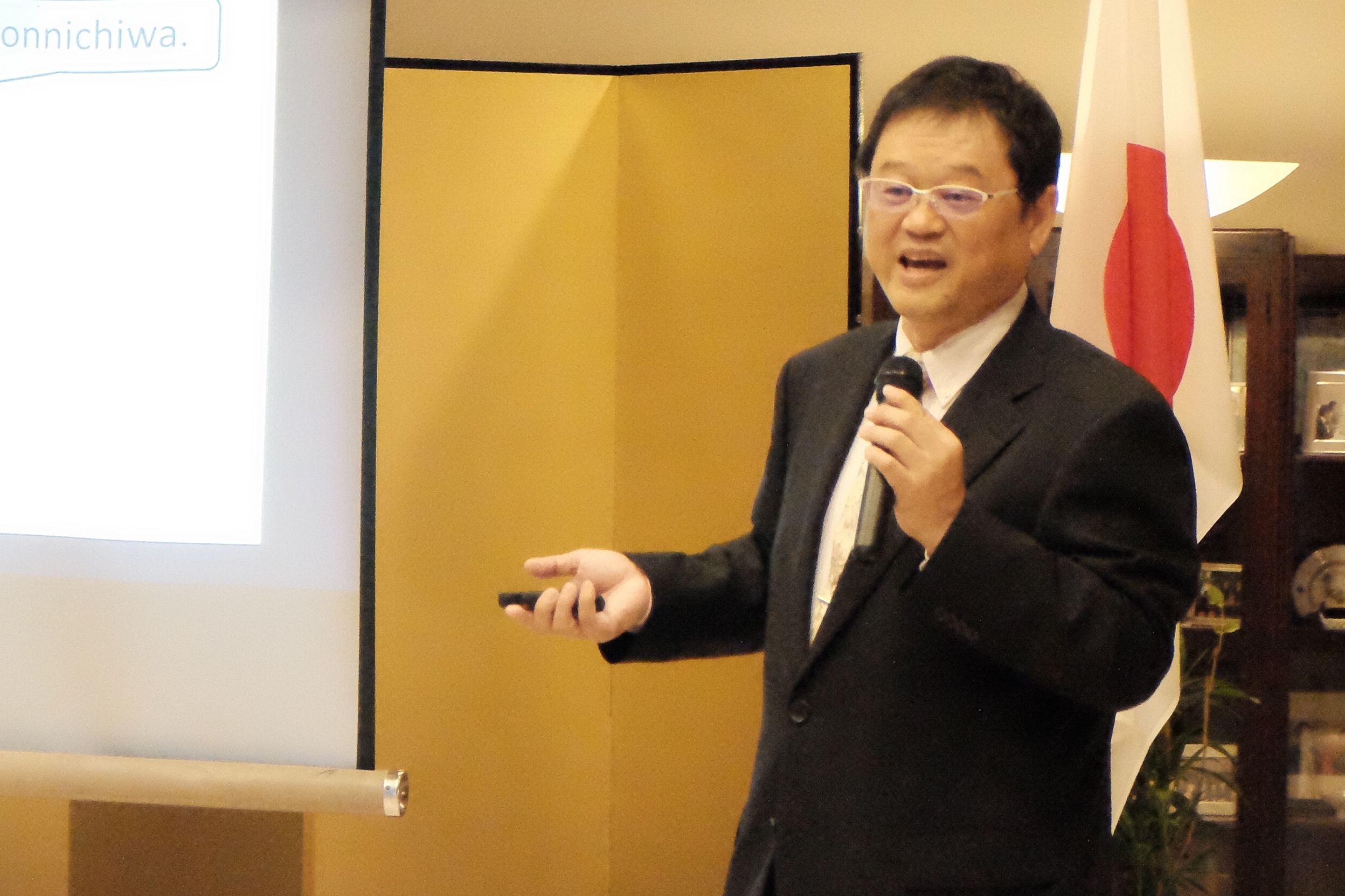 Mr. Joji Ikezu of the Japan Foundation, Manila gave a lecture on “How to Deal with Japanese” 